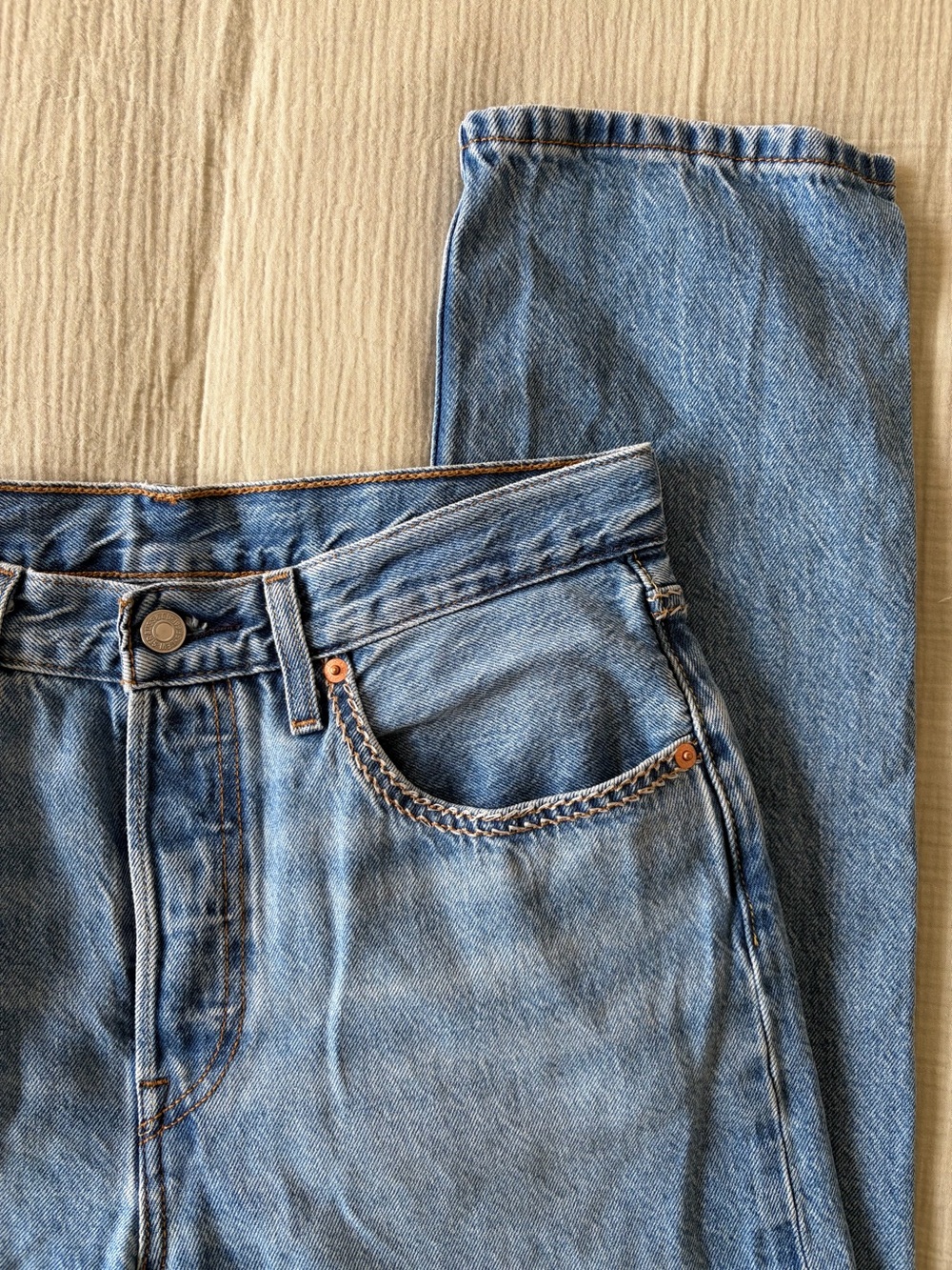 Classic Levi 501 Light Wash High-Rise Jeans in Blue
